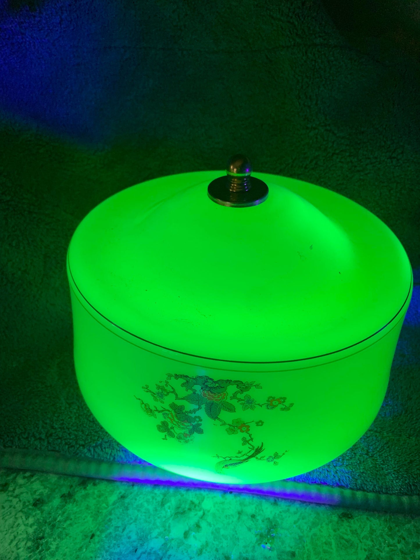 Rare Uranium Glass Lampshade! Great Glow!!