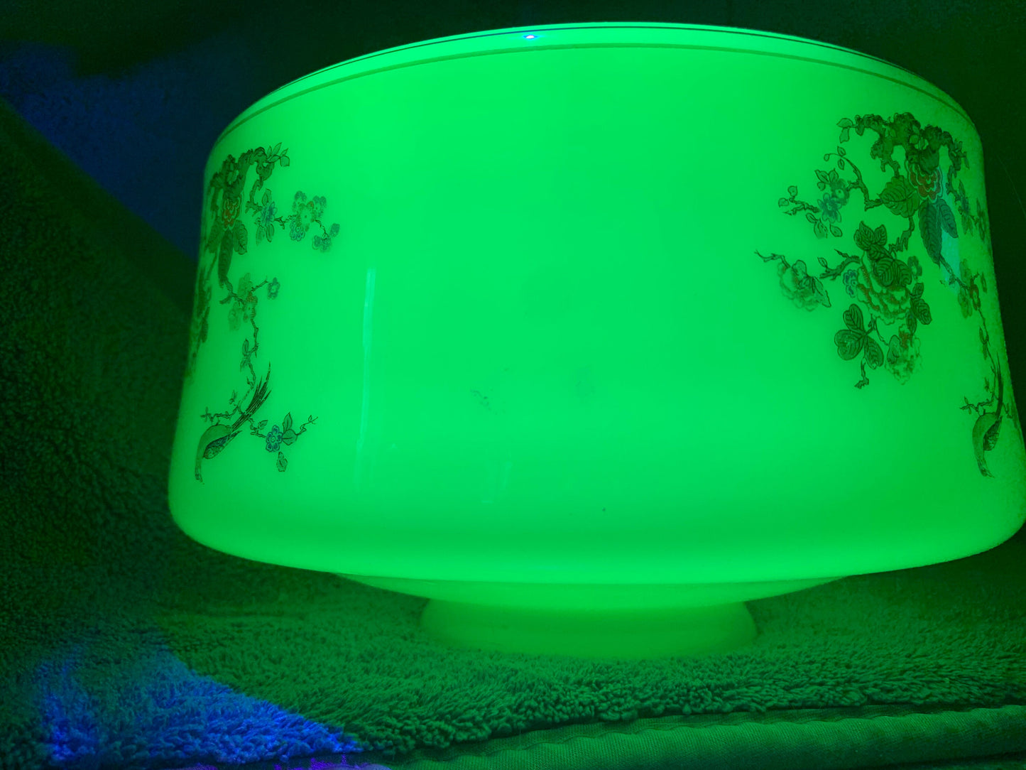 Rare Uranium Glass Lampshade! Great Glow!!